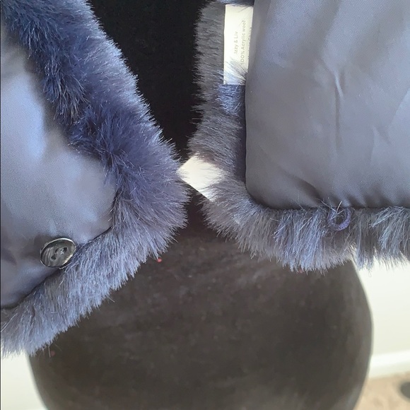 Navy Faux Fur Scarf with button fastener - Picture 3 of 3